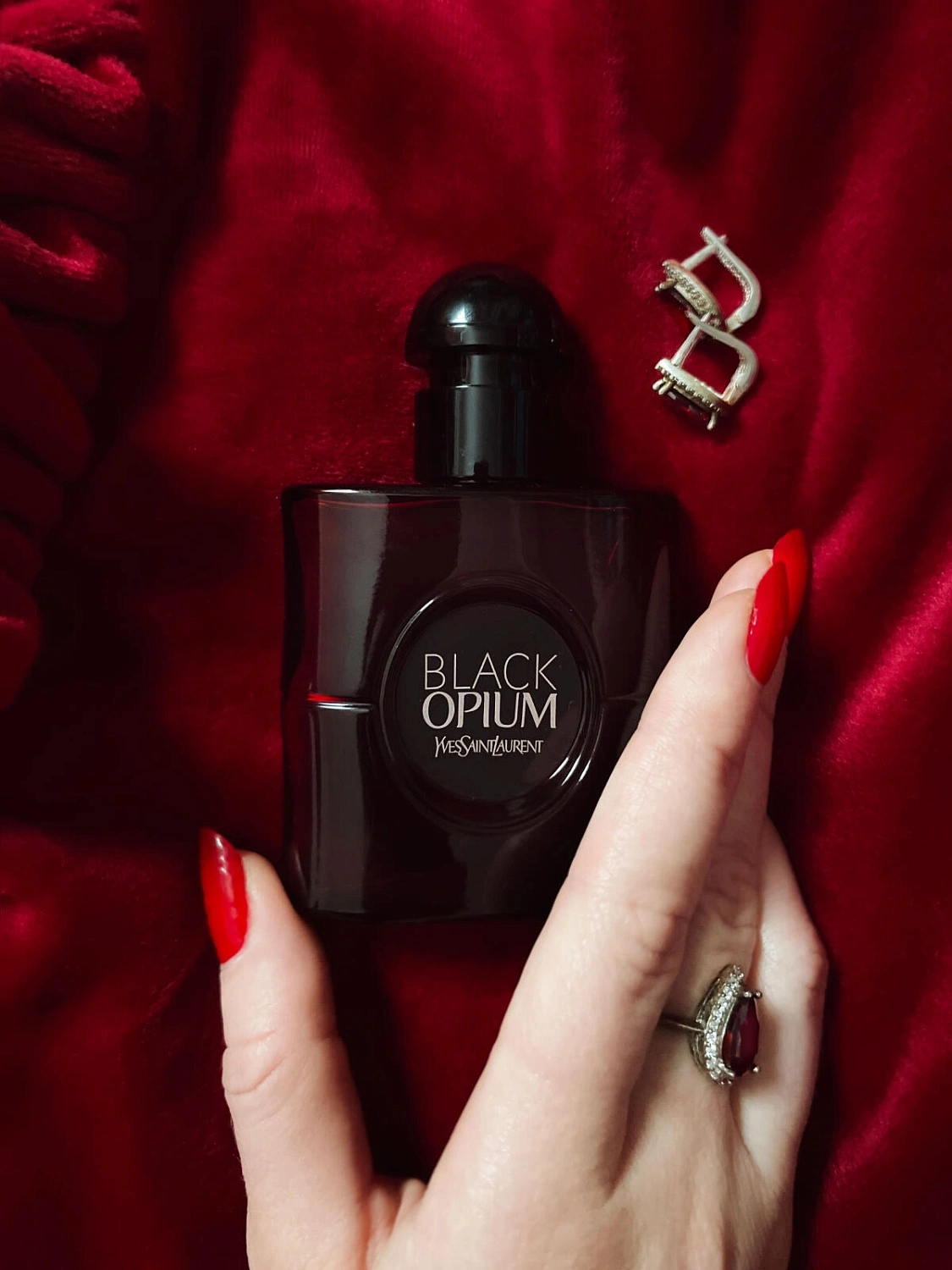 Yves Saint Laurent Black Opium Over Red