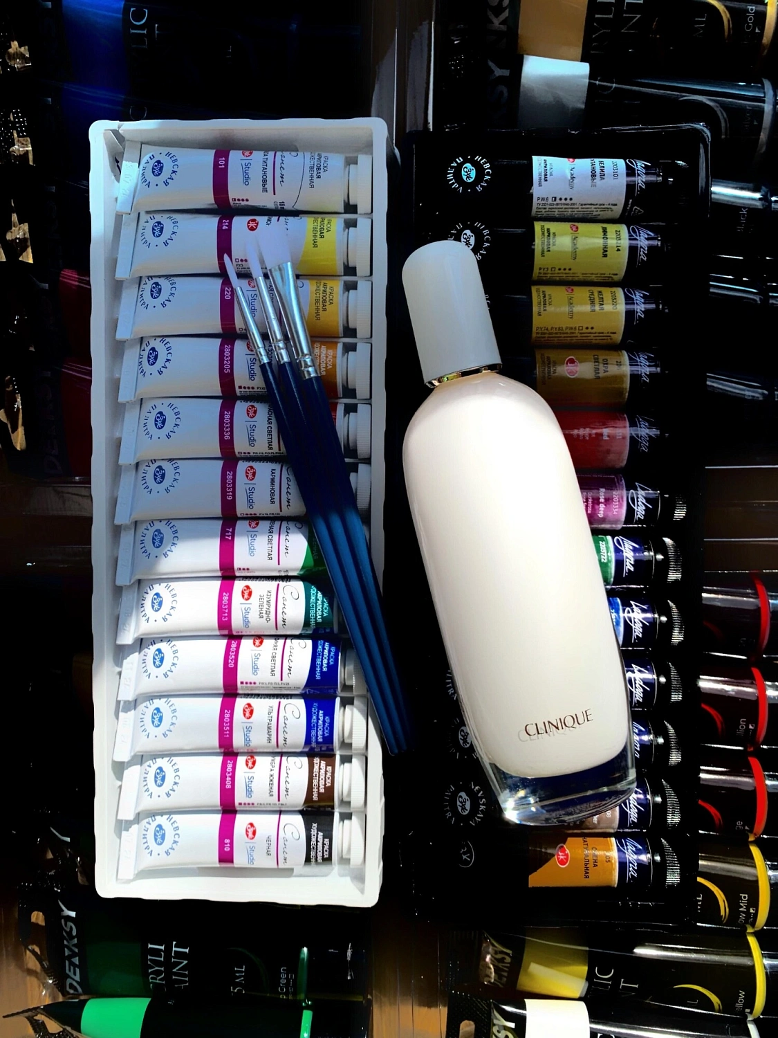 Clinique Aromatics in White
