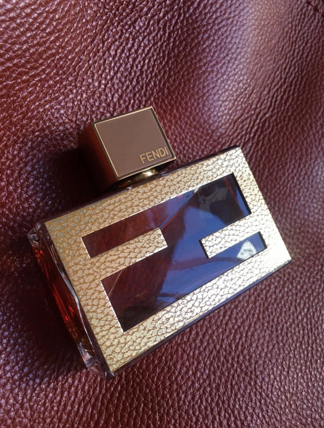 Fan di Fendi Leather Essence