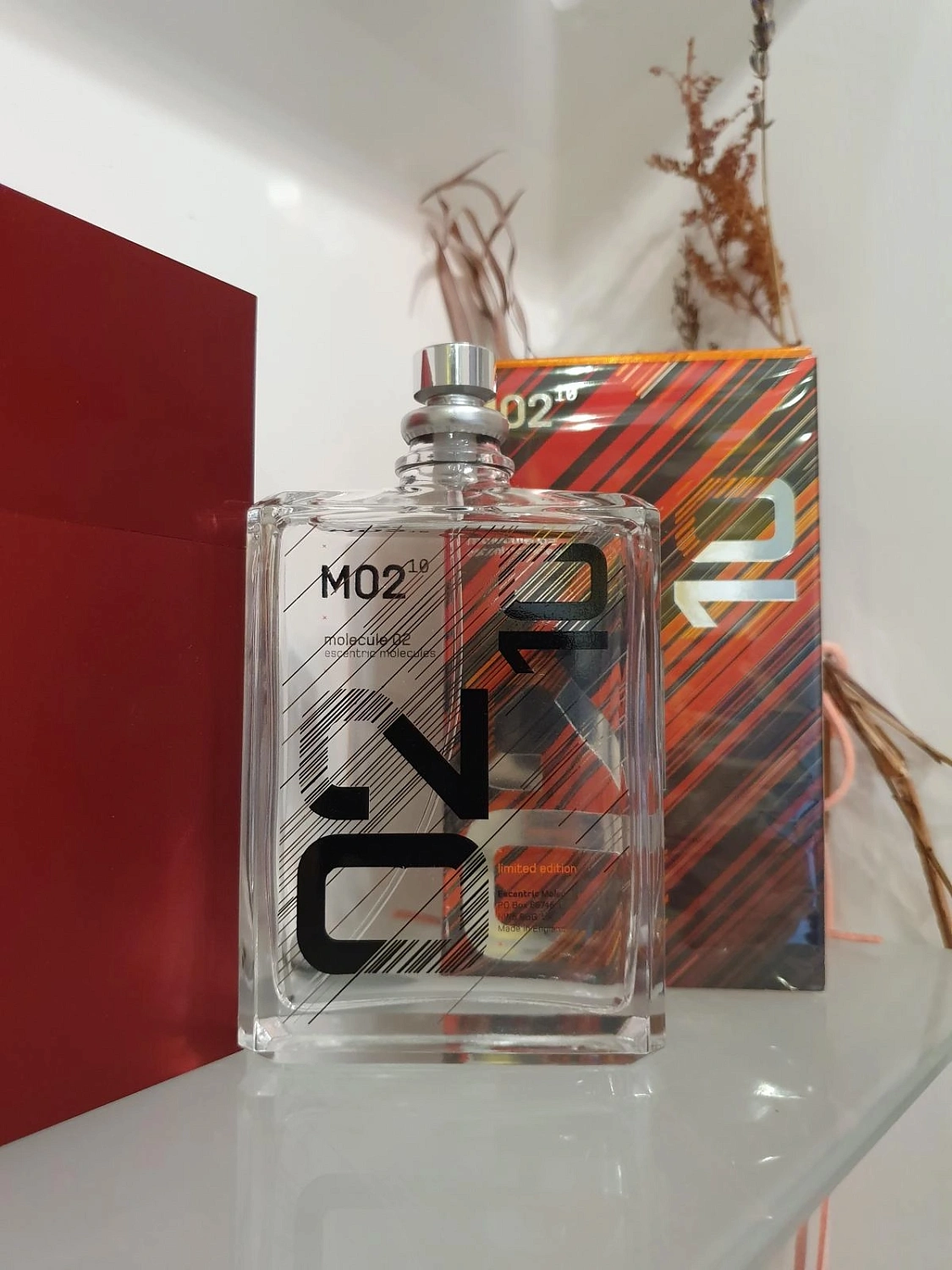 Escentric Molecules Molecule 02 limited edition