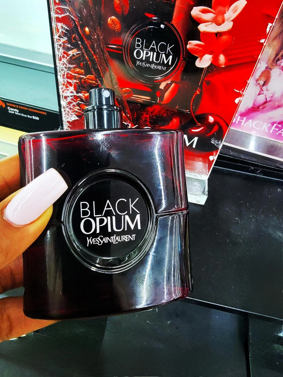 Yves Saint Laurent Black Opium Over Red