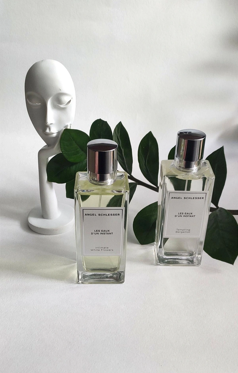 Angel Schlesser Intimate White Flowers