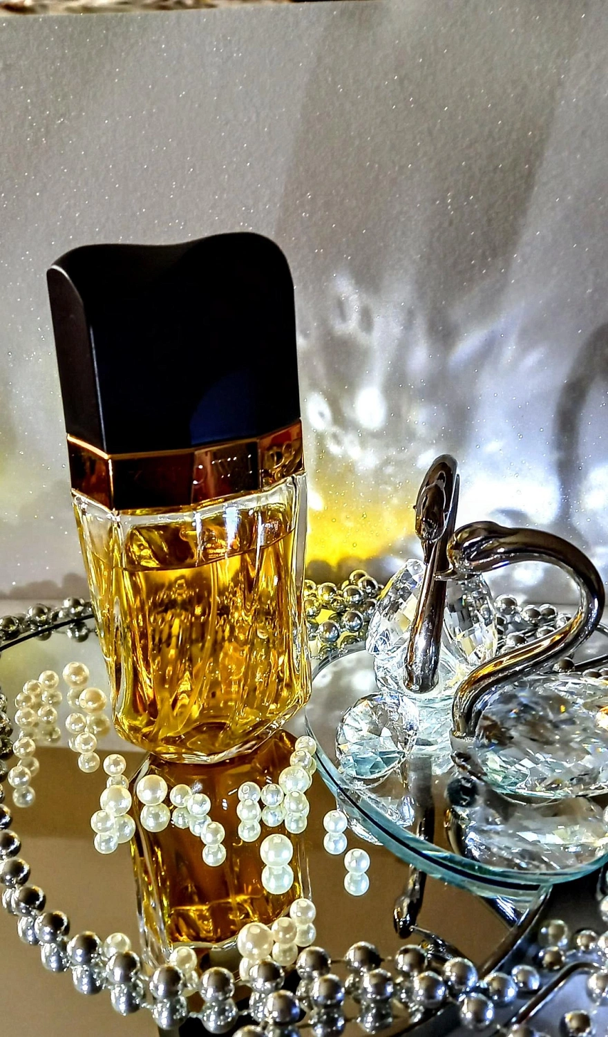 Estée Lauder Knowing