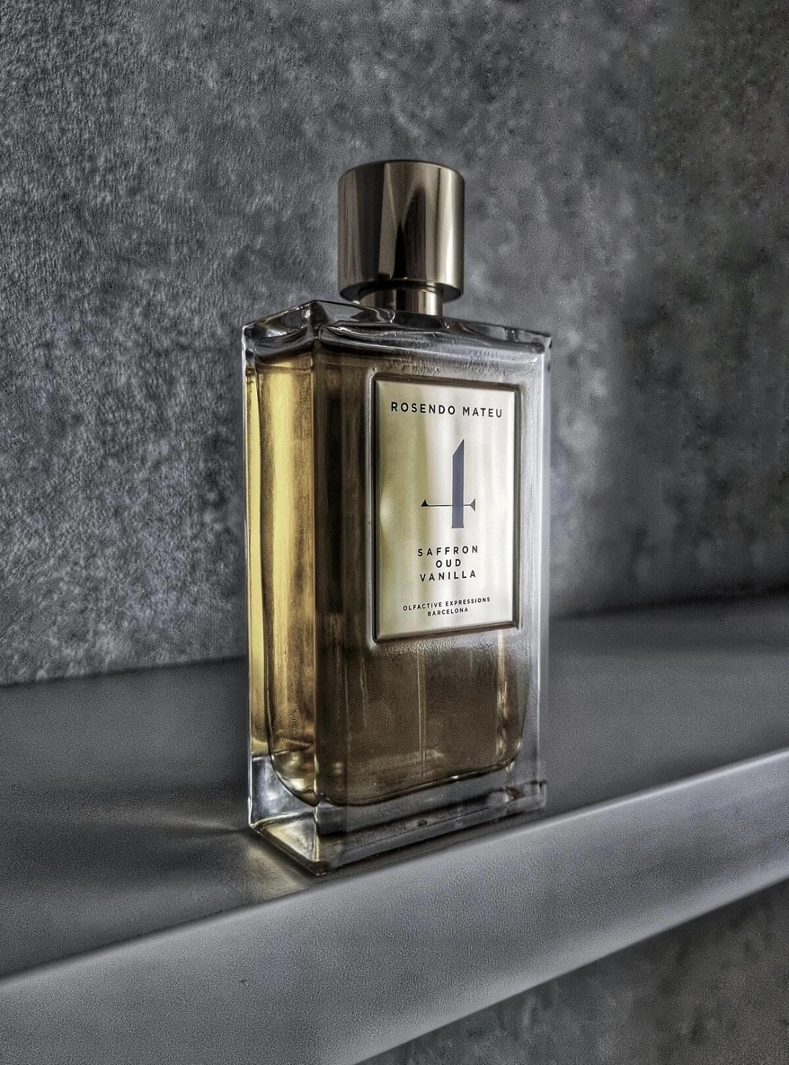 Rosendo Mateu Olfactive Expressions Rosendo Mateu Nº 4 Saffron, Oud, Vanilla