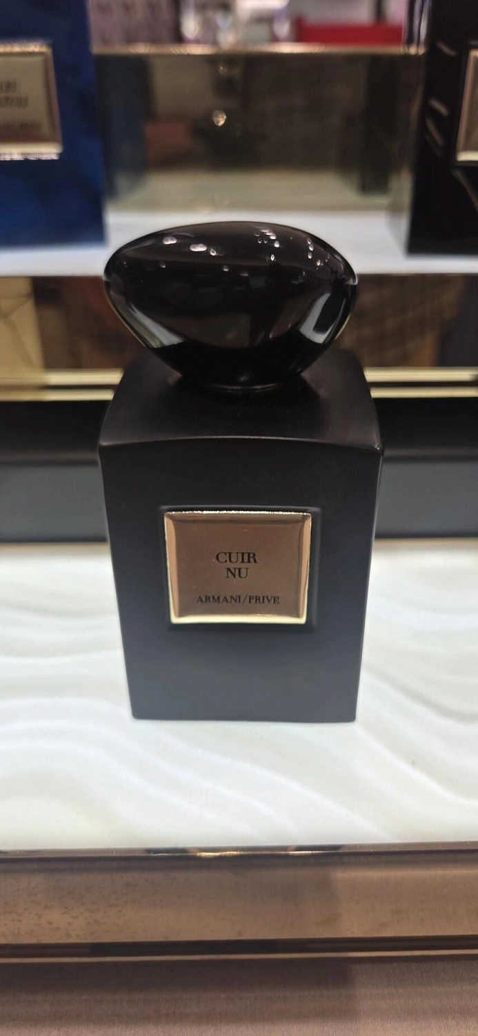 Armani Cuir Nu