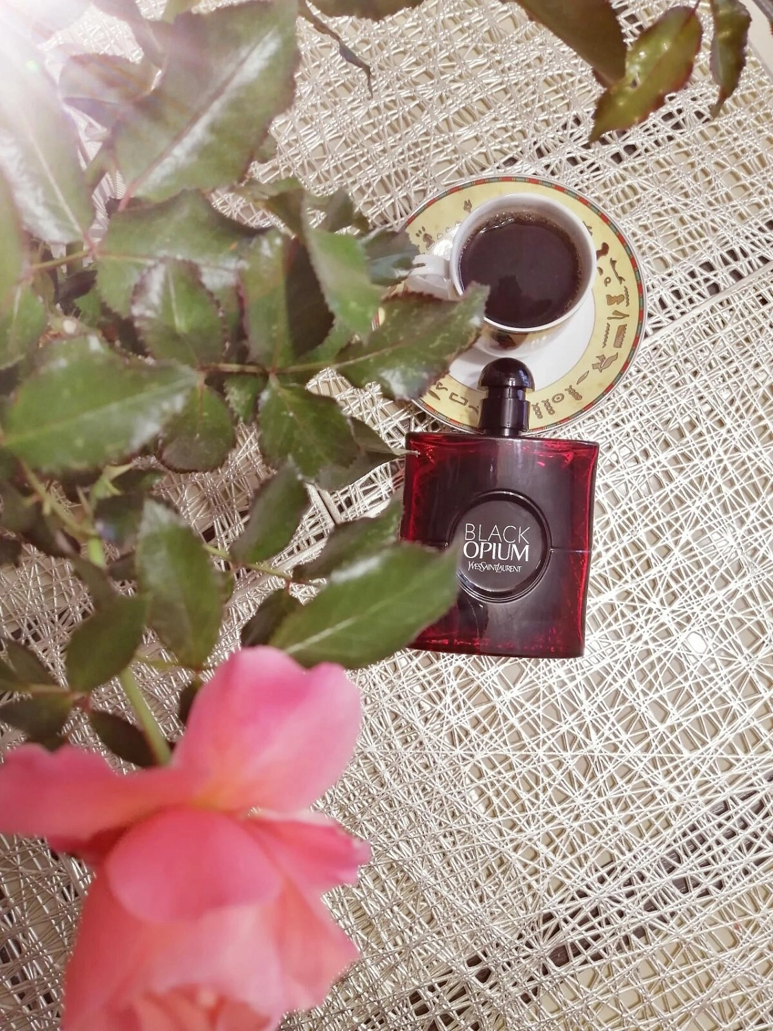 Yves Saint Laurent Black Opium Over Red