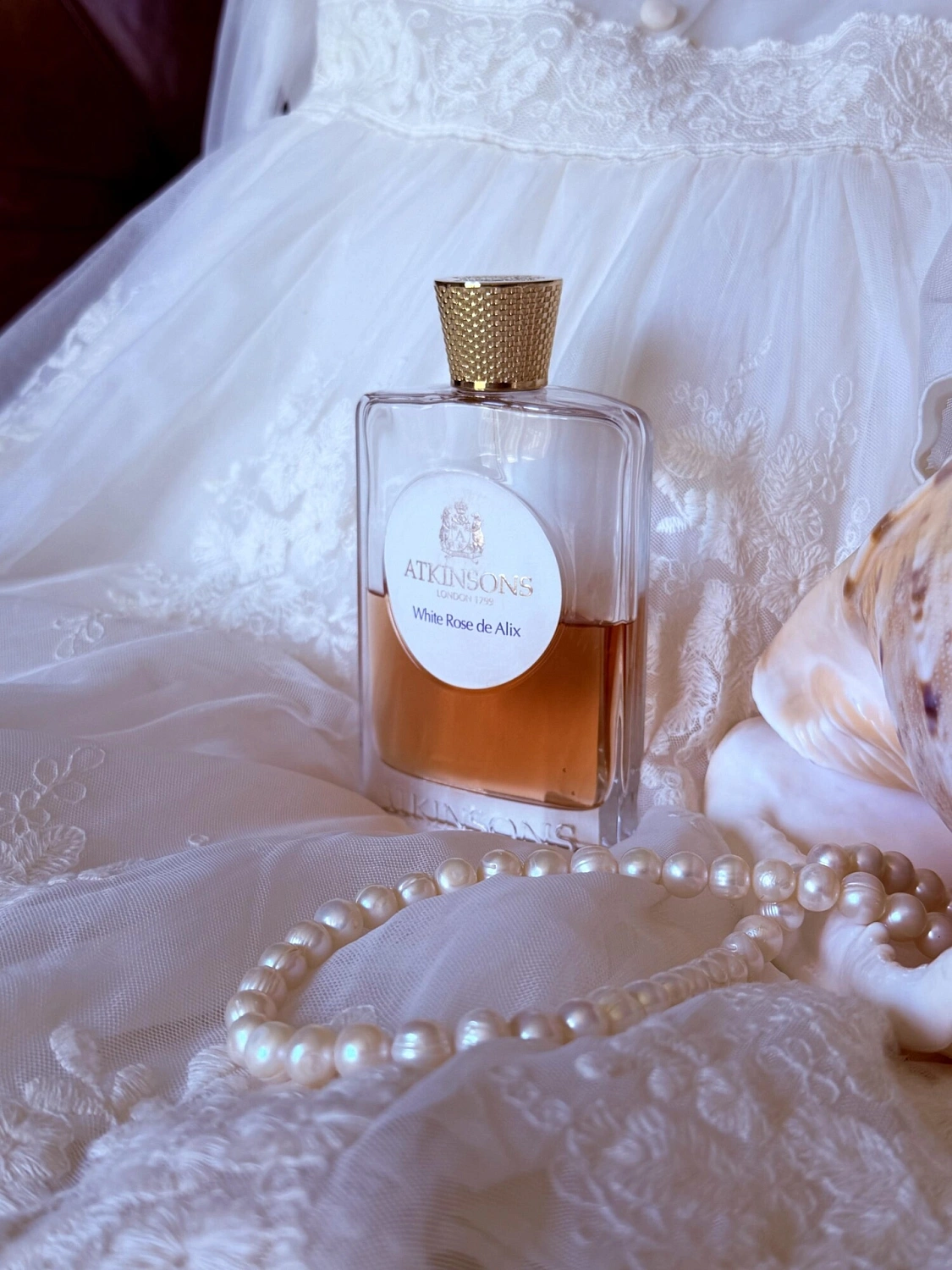 Atkinsons White Rose de Alix
