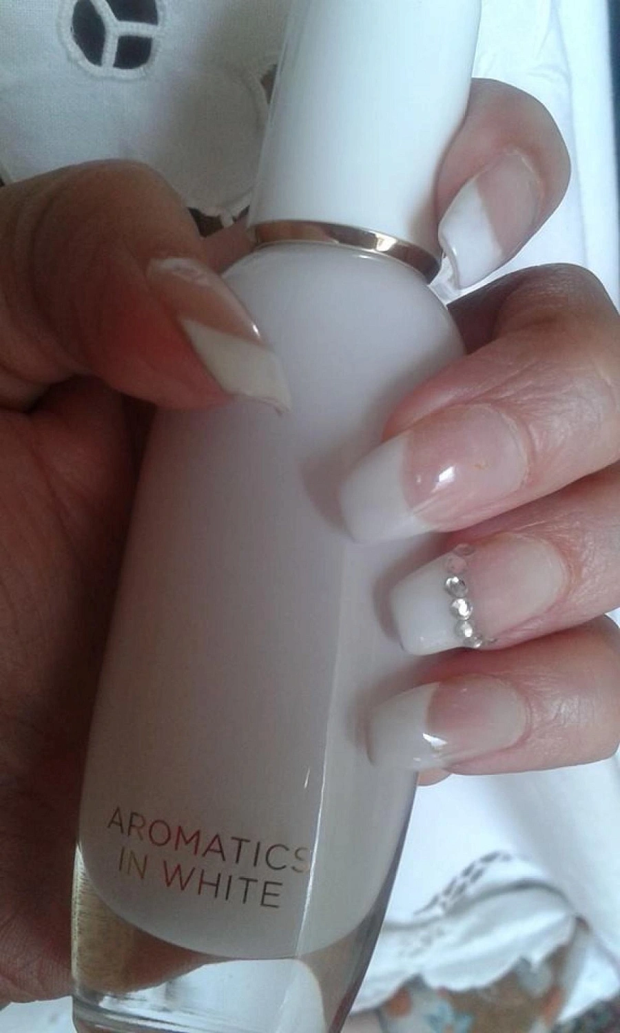 Clinique Aromatics in White
