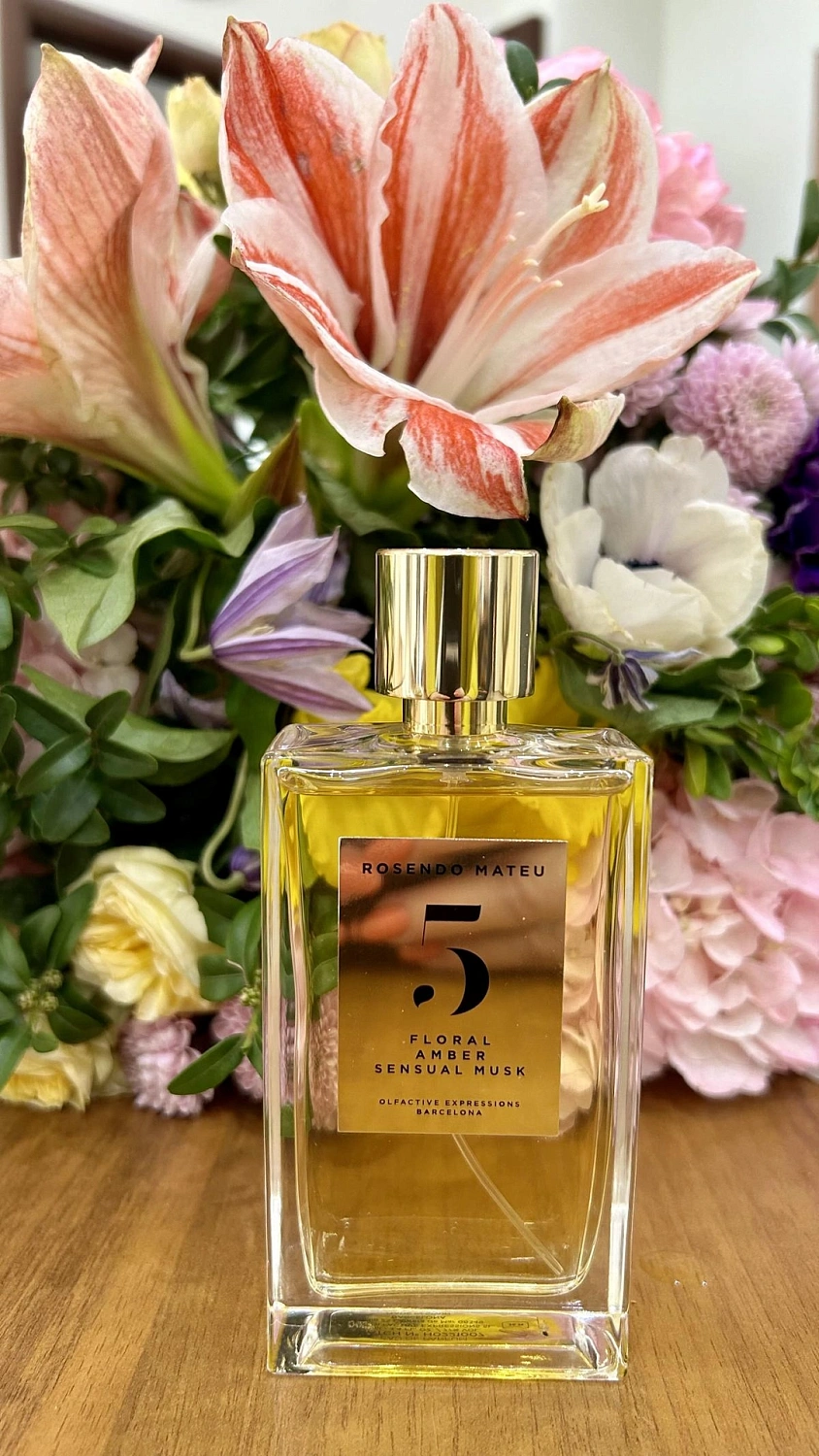 Rosendo Mateu Olfactive Expressions Rosendo Mateu Nº 5 Floral, Amber, Sensual Musk