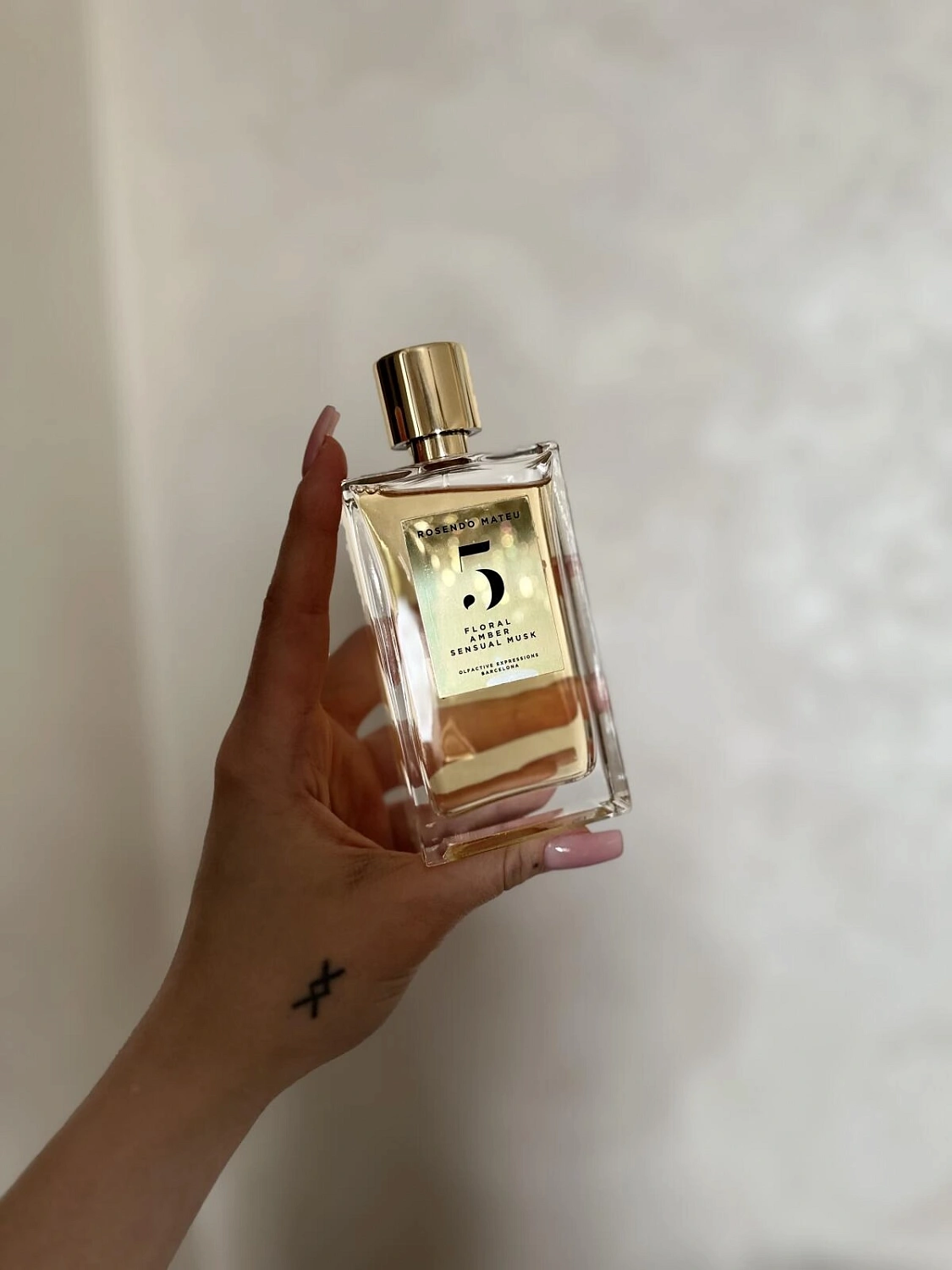 Rosendo Mateu Olfactive Expressions Rosendo Mateu Nº 5 Floral, Amber, Sensual Musk