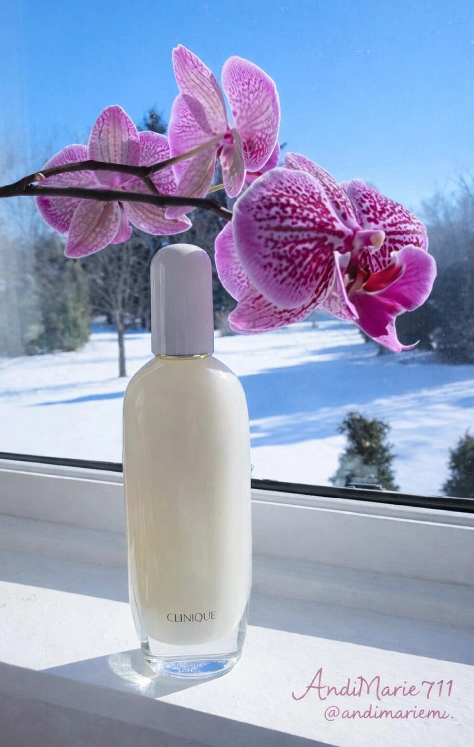 Clinique Aromatics in White