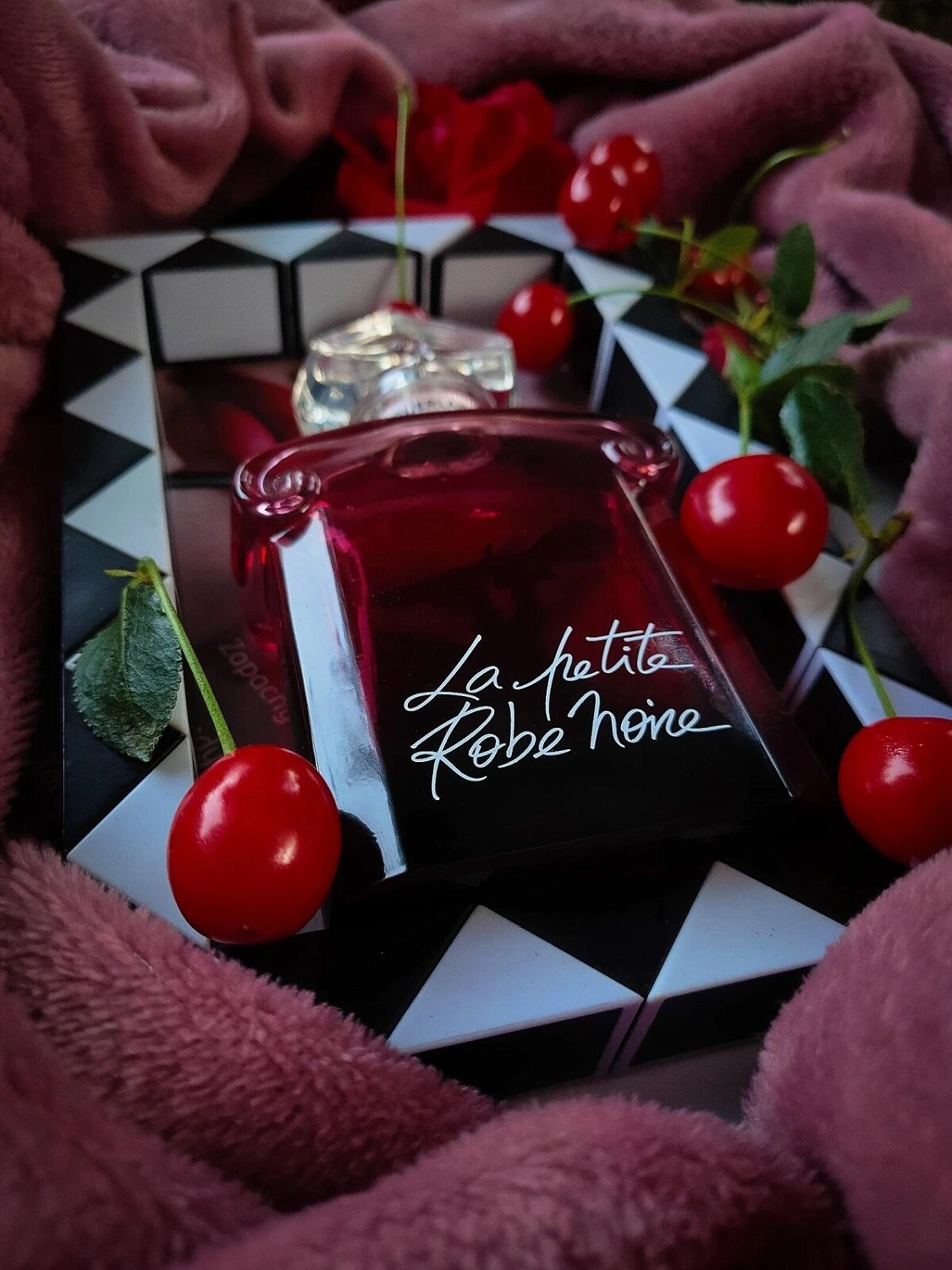Guerlain La Petite Robe Noire Eau de Parfum Absolue