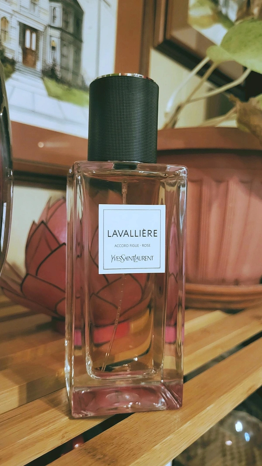 Yves Saint Laurent Lavalliere