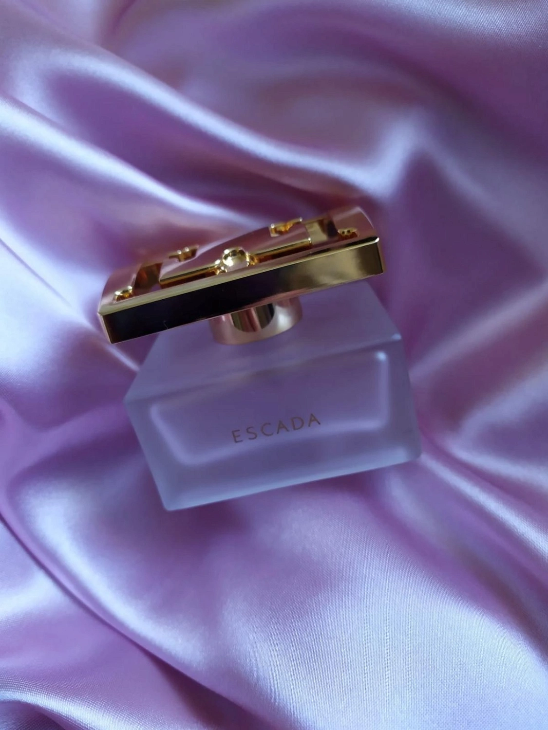 Especially Escada Delicate notes