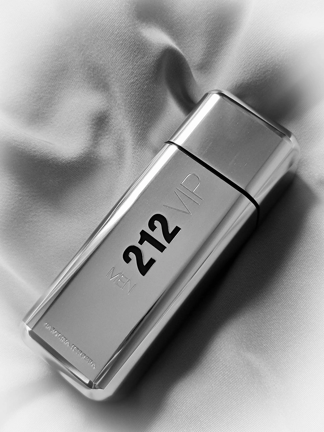 Carolina Herrera 212 Vip Men