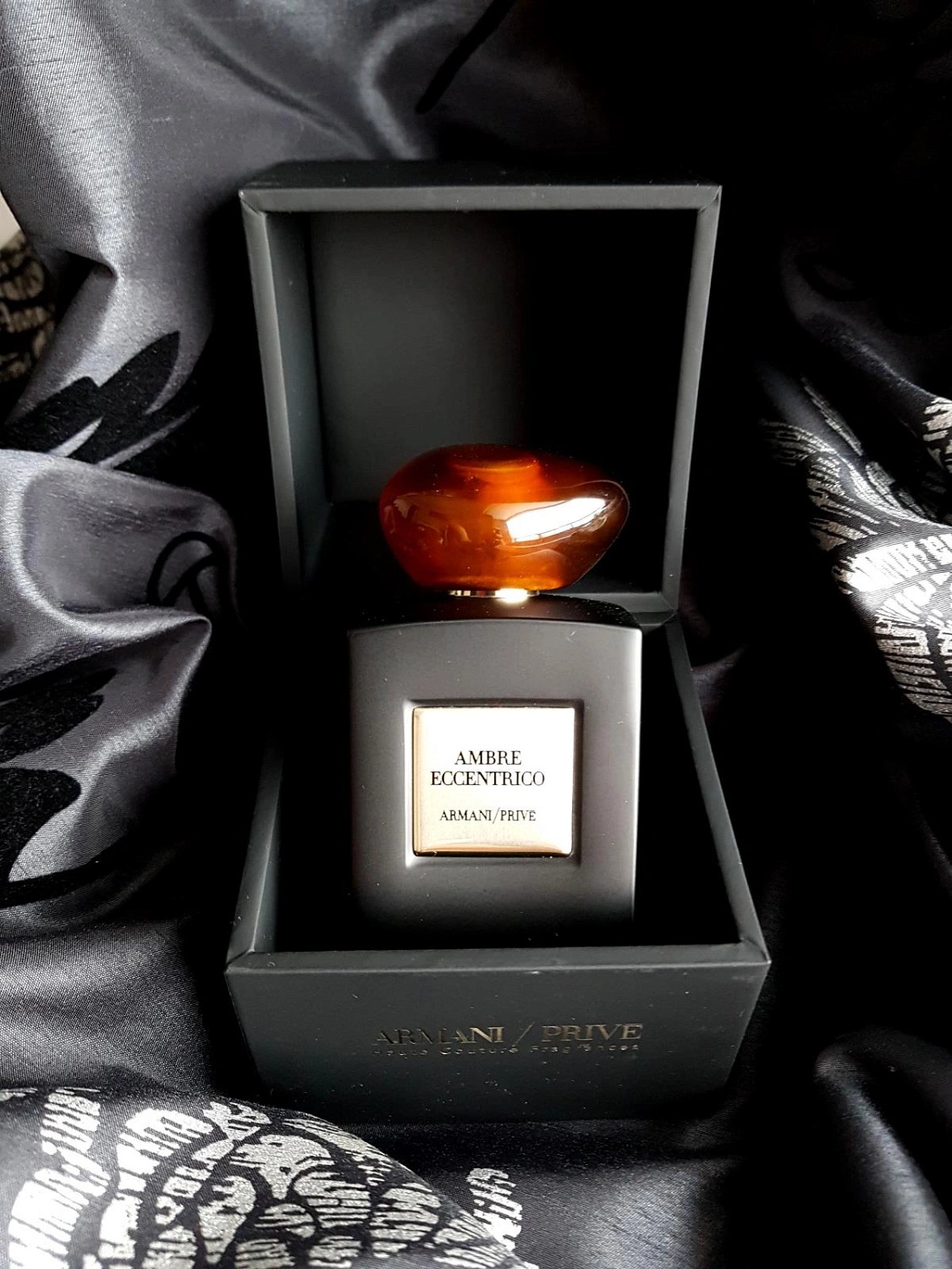 Armani Prive Ambre Eccentrico