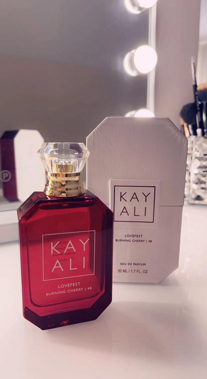 KAYALI Lovefest Burning Cherry 48