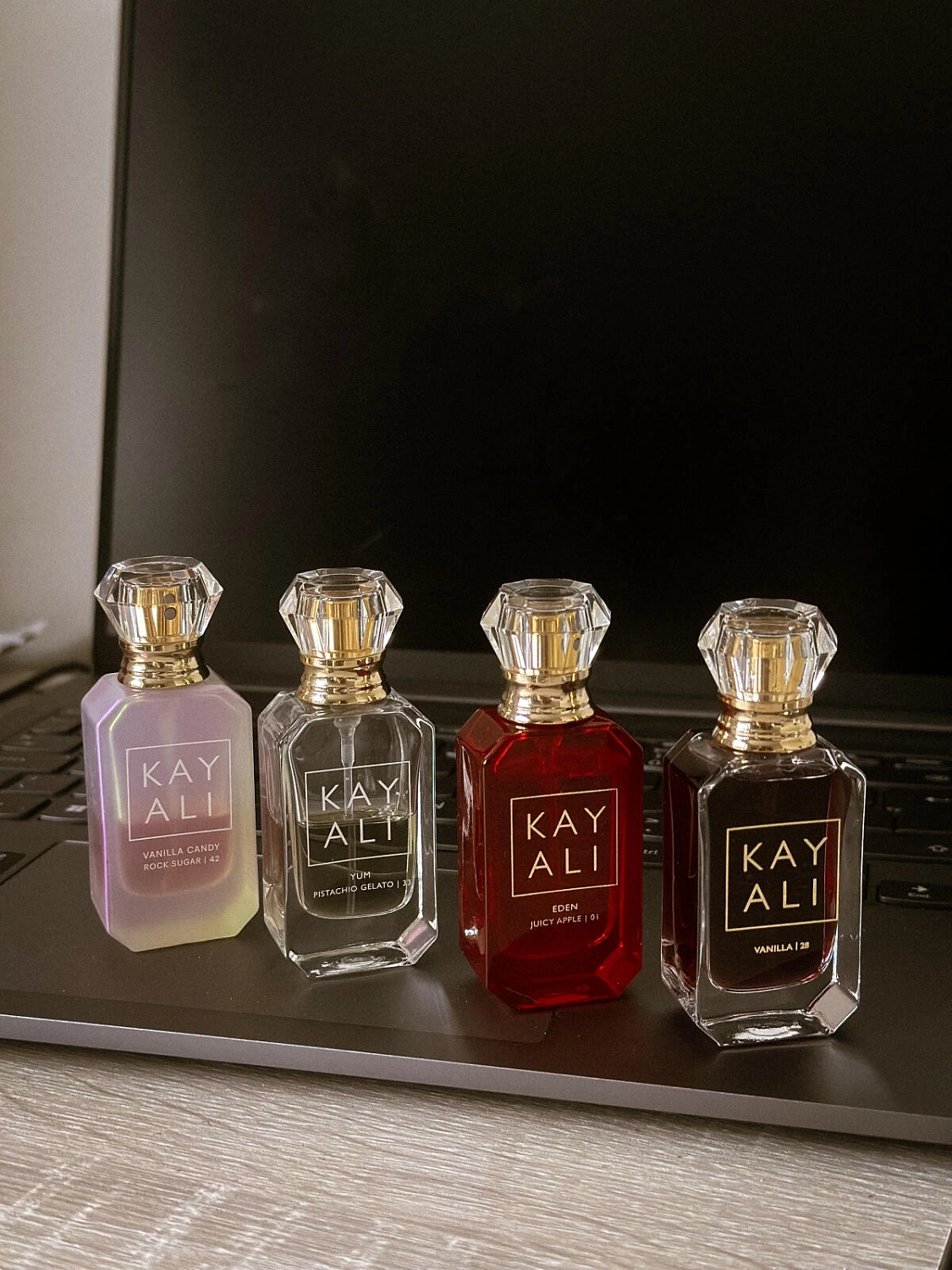 KAYALI Eden Juicy Apple 01
