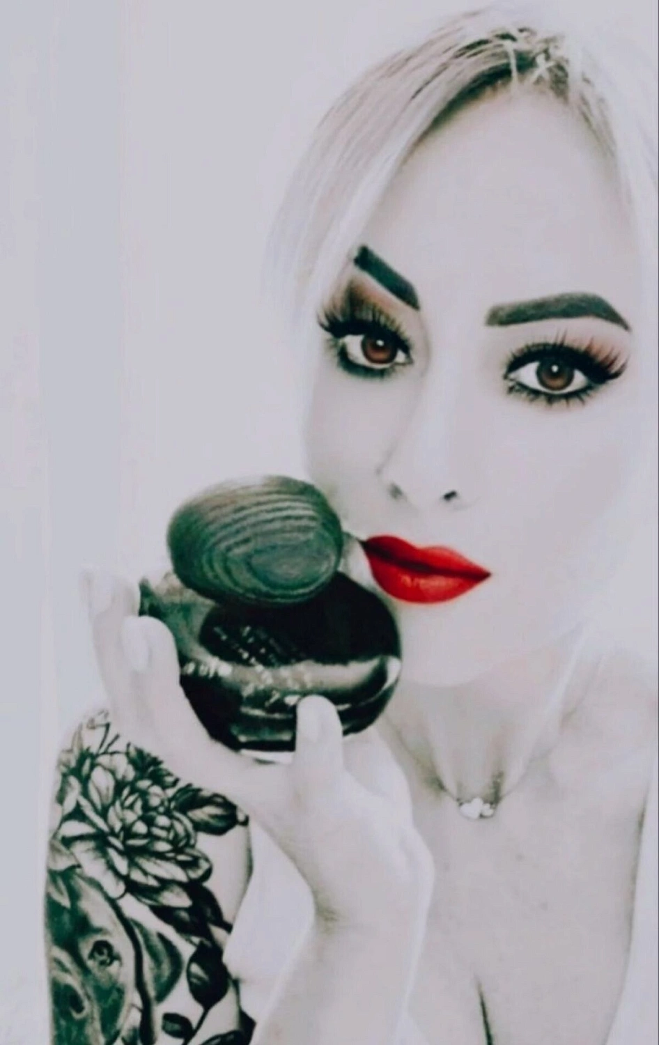 Majda Bekkali Mon Nom Est Rouge