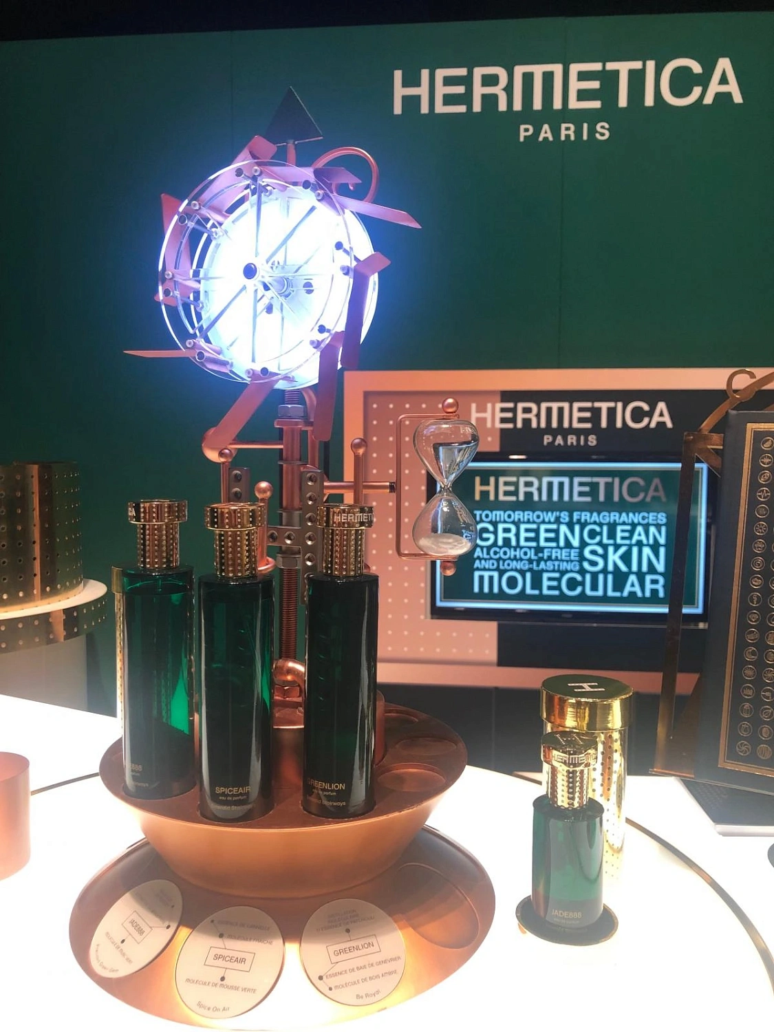 Hermetica Cedarise