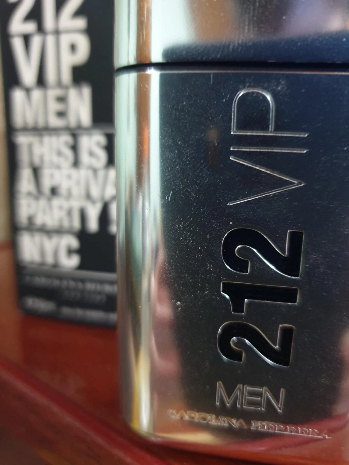 Carolina Herrera 212 Vip Men