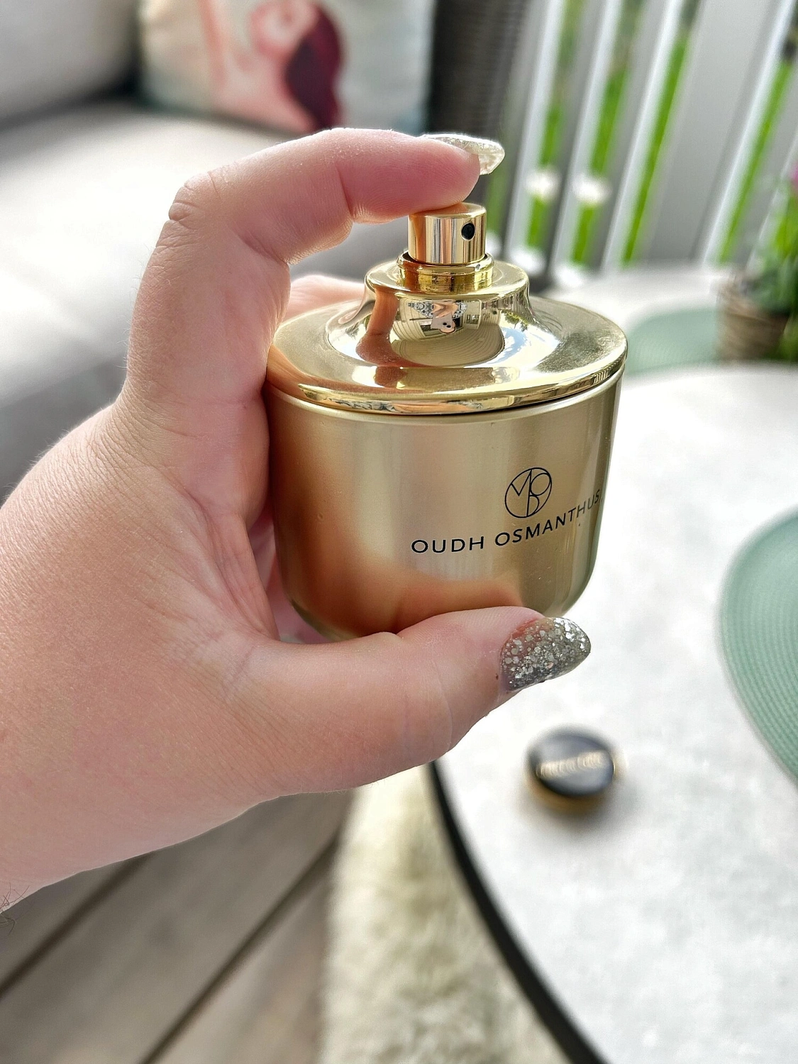 Mona di Orio Oudh Osmanthus