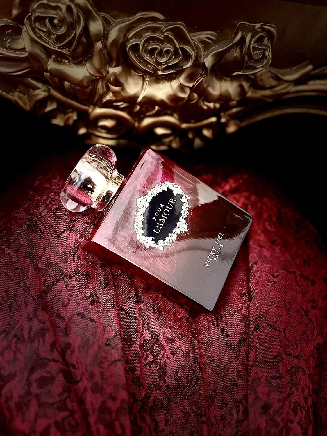 Vicky Tiel Pour L'Amour
