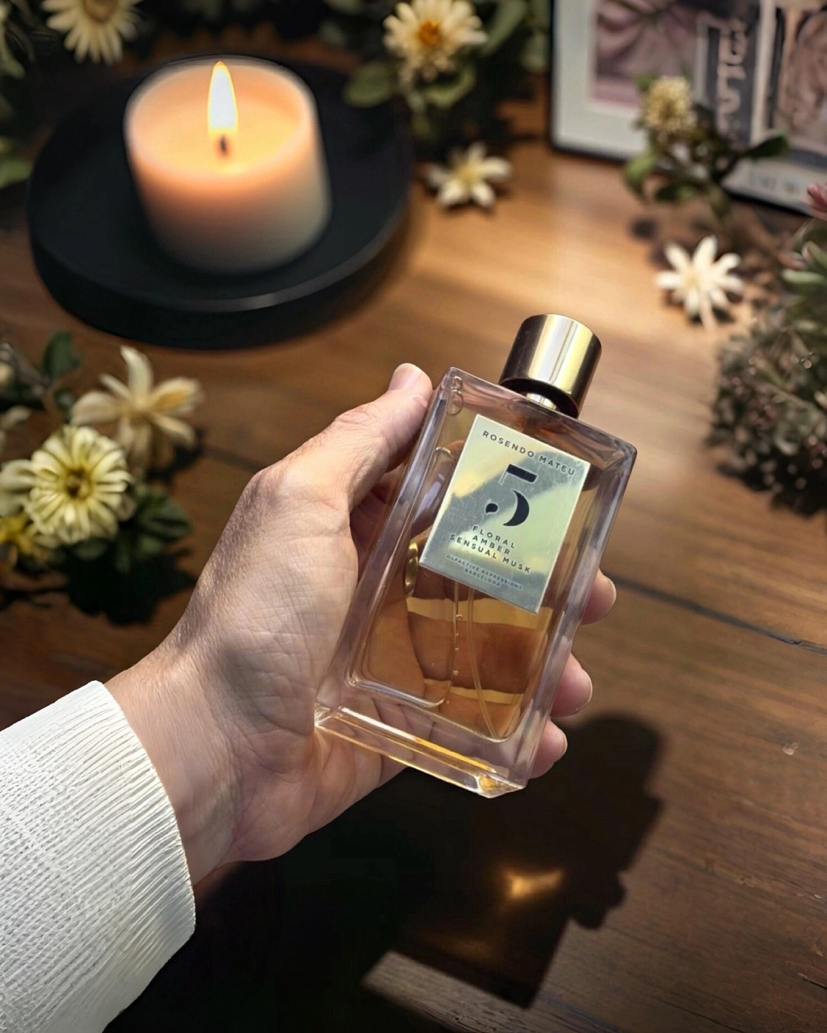 Rosendo Mateu Olfactive Expressions Rosendo Mateu Nº 5 Floral, Amber, Sensual Musk