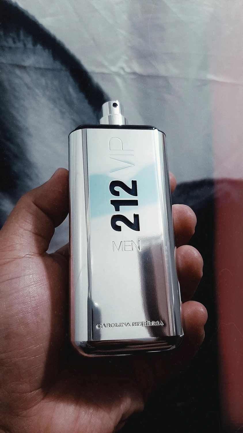 Carolina Herrera 212 Vip Men