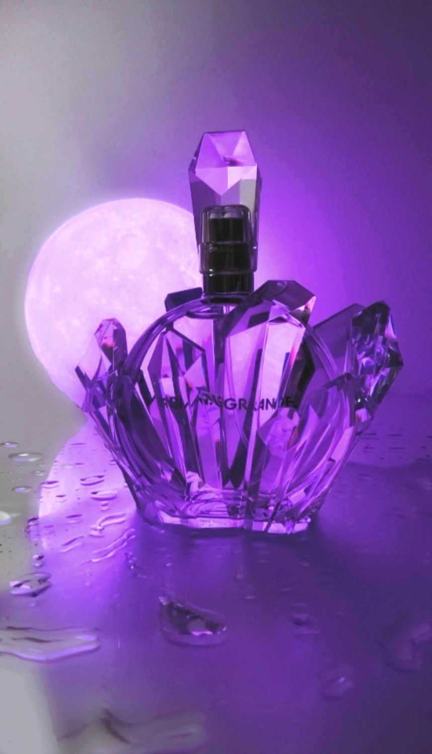 Ariana Grande R.E.M.
