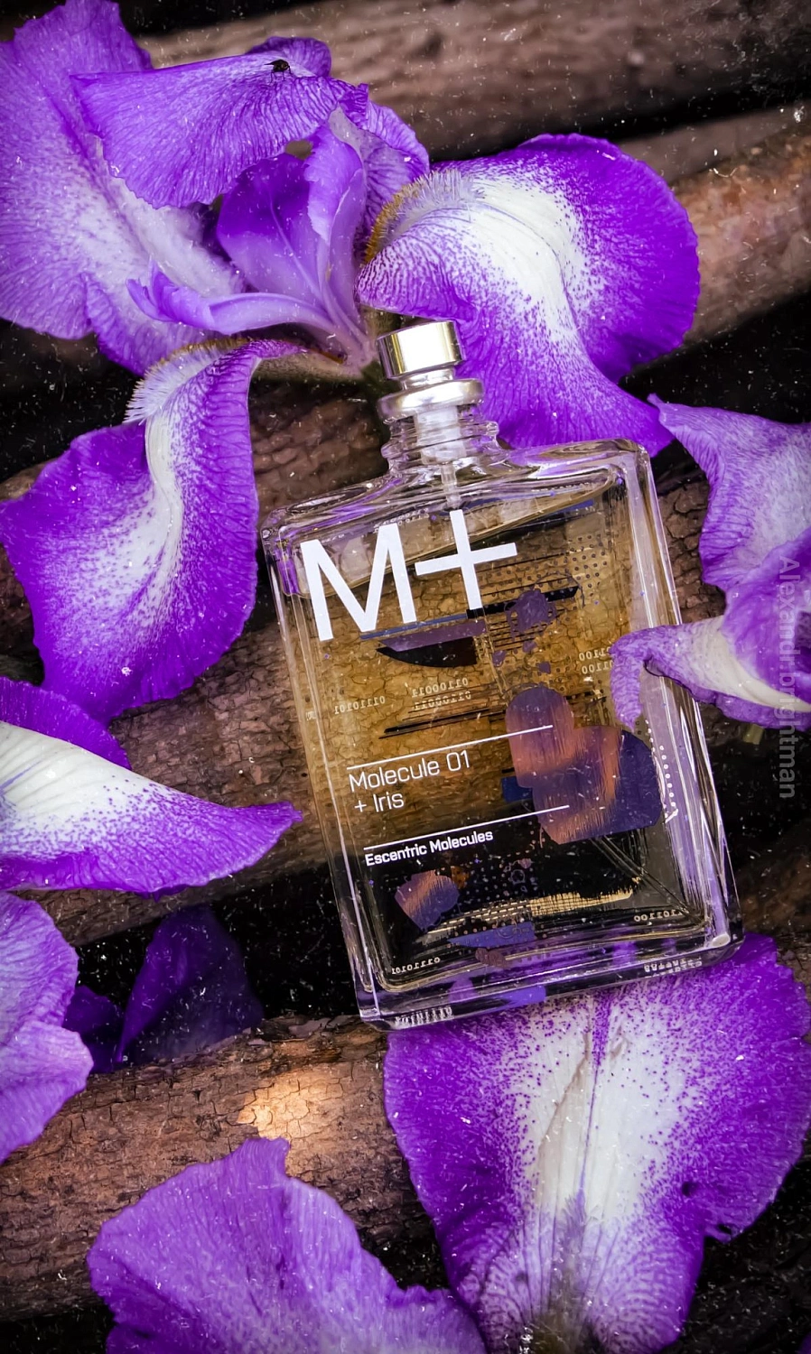 Escentric Molecules 01 + Iris