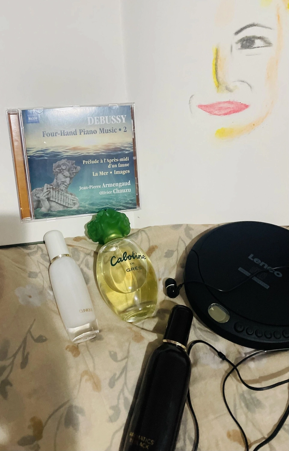 Clinique Aromatics in White