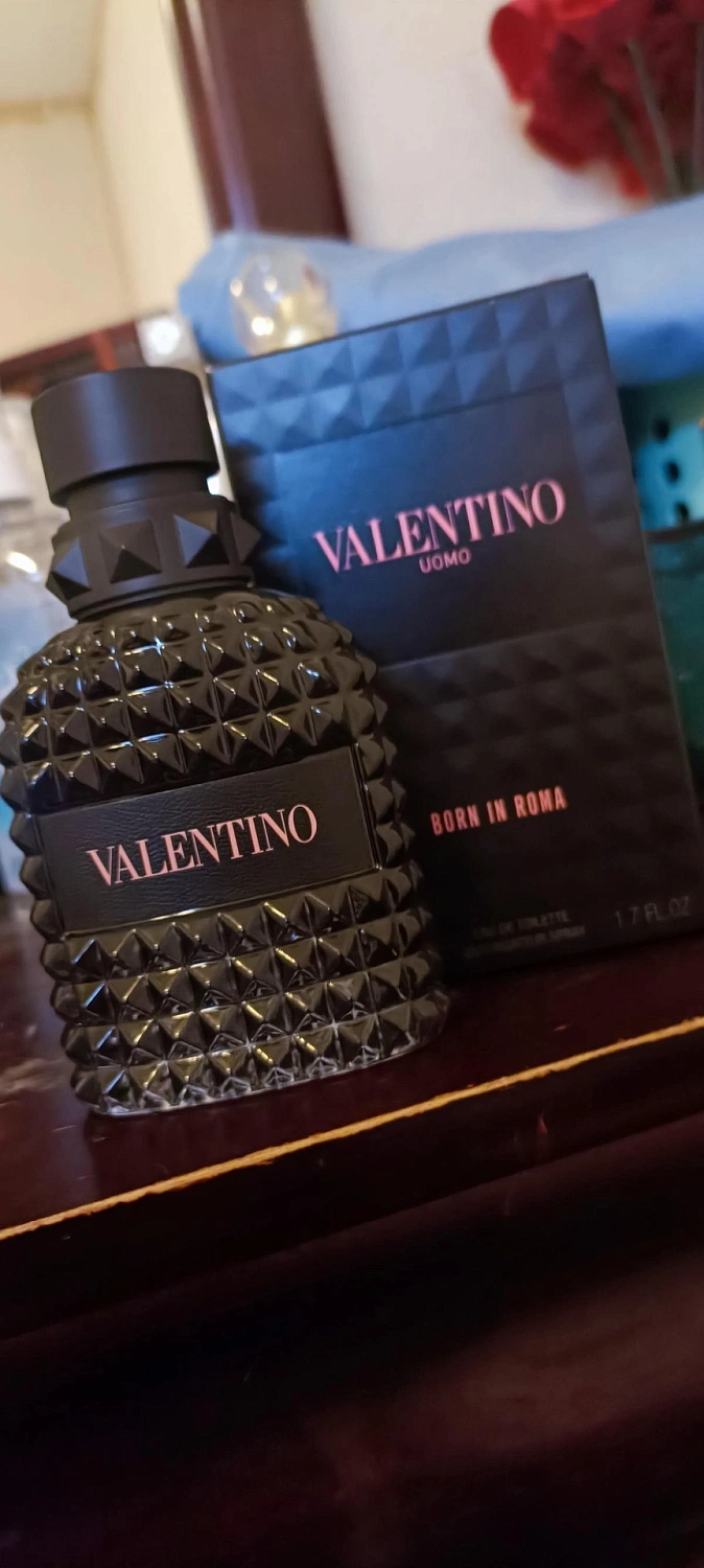 Valentino Uomo Born in Roma