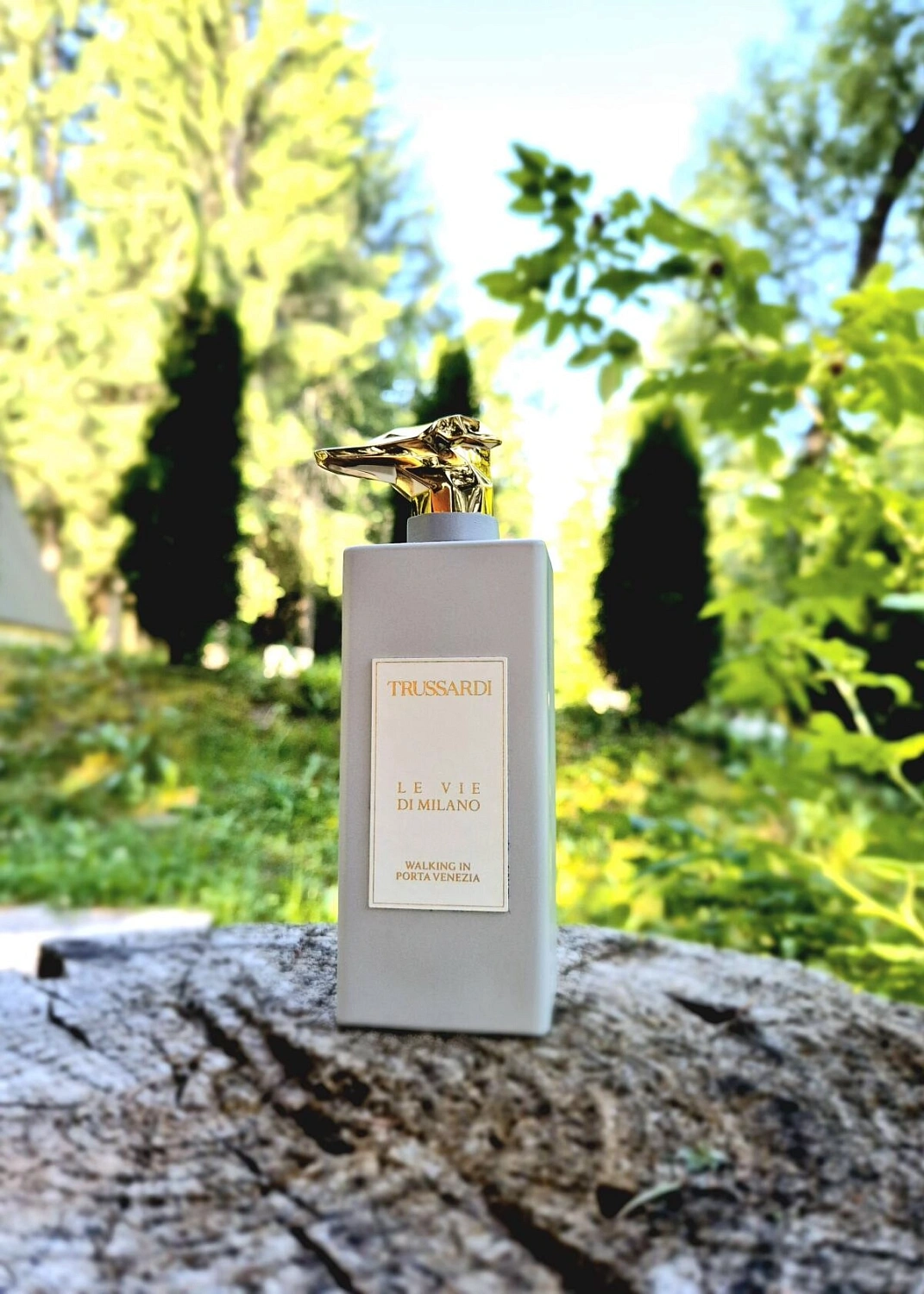 Trussardi Walking in Porta Venezia
